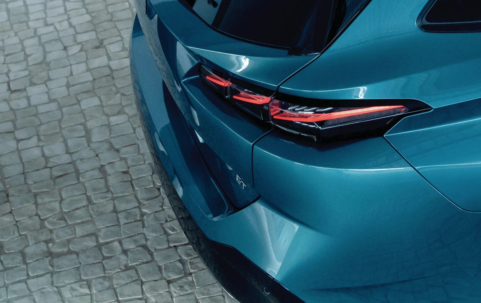 PEUGEOT_E308SW_2023_037_FR_Design3_D_1588x1000[1]